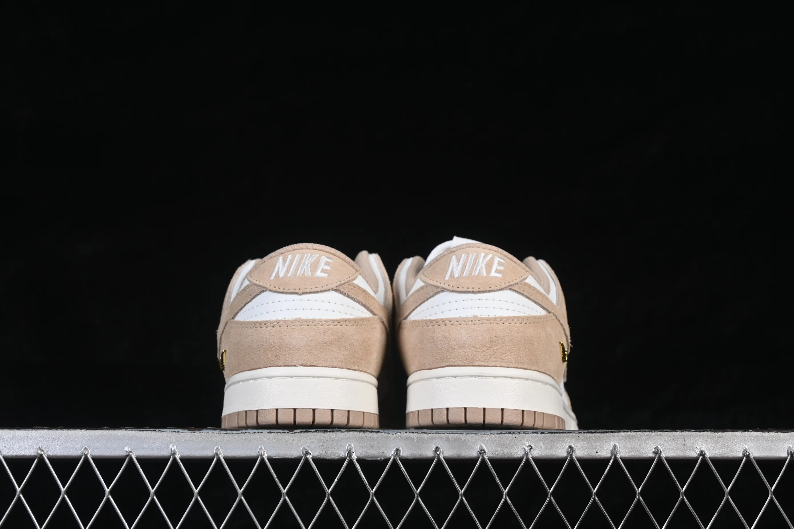 All Categories Nk SB Dunk Series Nk SB Dunk Low Low-top sneakers Nike SB Dunk Low Year of the Horse White Wheat Yellow Low-top casual sneakers IO4244-101